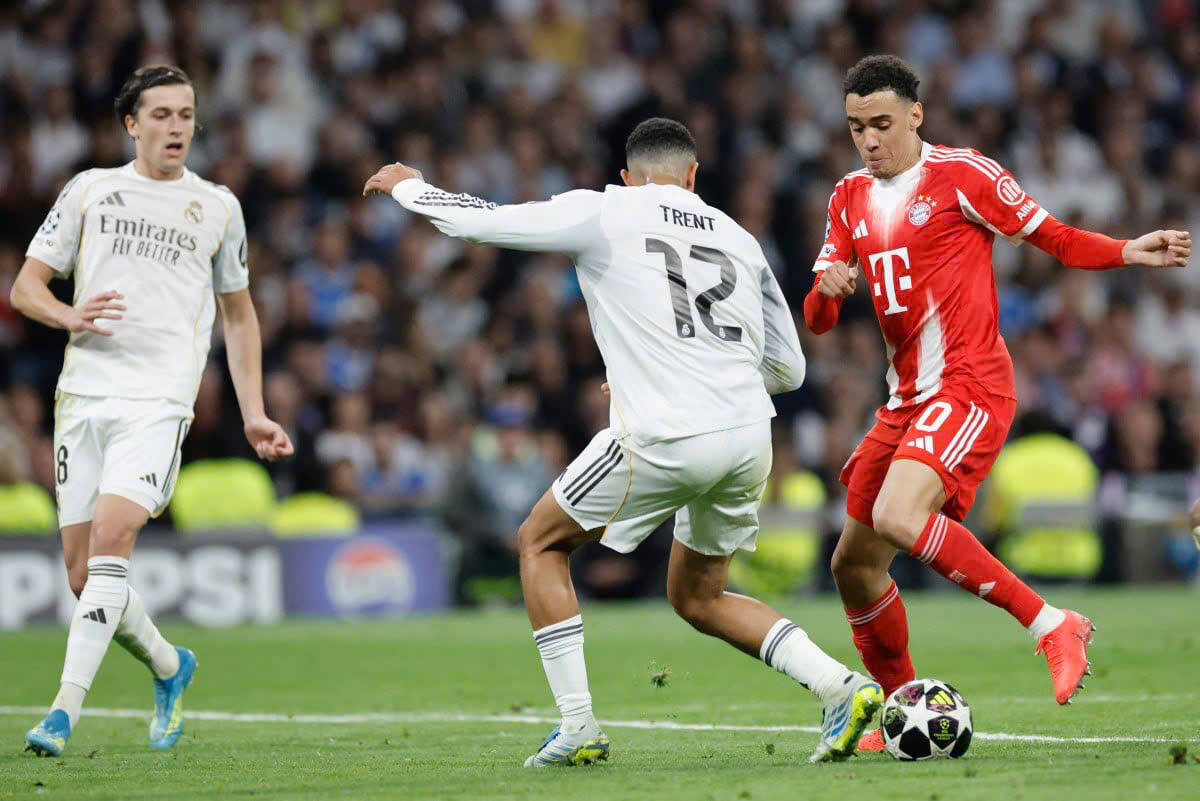 Cả hai khía cạnh trong lối chơi của Trent Alexander-Arnold đều được thể hiện rõ trong trận thua của Real Madrid trước Bayern Munich. Ảnh: AFP