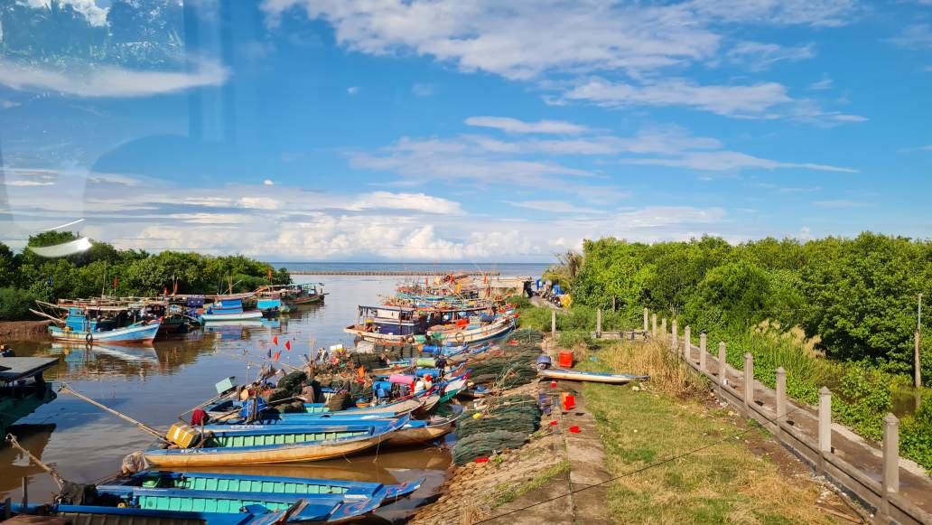 Sản xuất, đánh bắt thuỷ sản trong bối cảnh giá nhiên liệu biến động cần chủ động hạn chế di chuyển nhiều. Ảnh: Nhật Hồ.