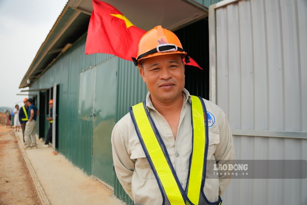 Anh Bùi Thanh Chỉnh (phường Phúc Yên, Phú Thọ) không còn phải nghĩ tới chuyện xa gia đình đi làm xa. Ảnh: Thanh Bình 