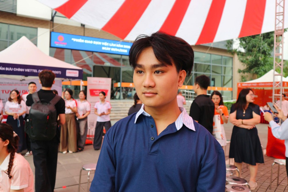 Anh Hoan đặt mục tiêu bắt đầu từ vị trí nhân viên để rèn luyện, làm nền tảng tiến tới các cấp bậc quản lý, giám sát sau này. Ảnh: Quỳnh Chi