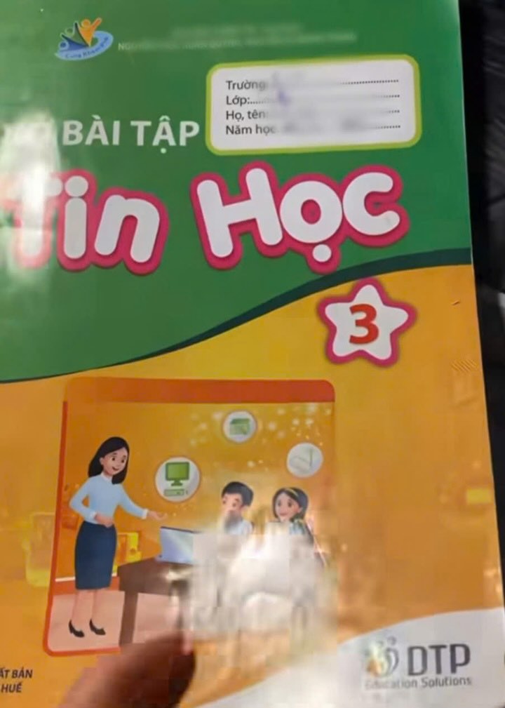 Bìa cuốn sách có chứa đường link website 'đen', Công an TP Huế đang xác minh sự việc. Ảnh: N. Vương.