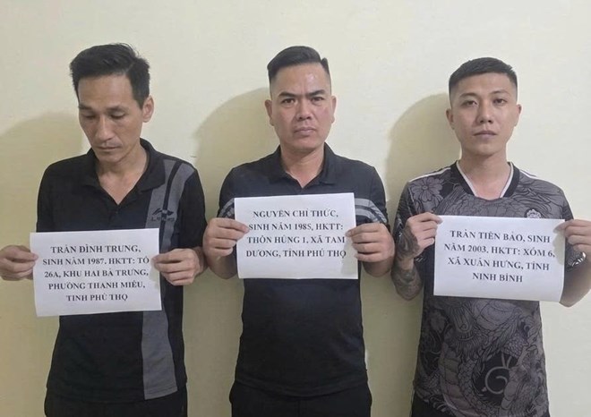 Phú Thọ khởi tố 3 đối tượng giữ nhân viên quán karaoke 17 tuổi để đòi tiền