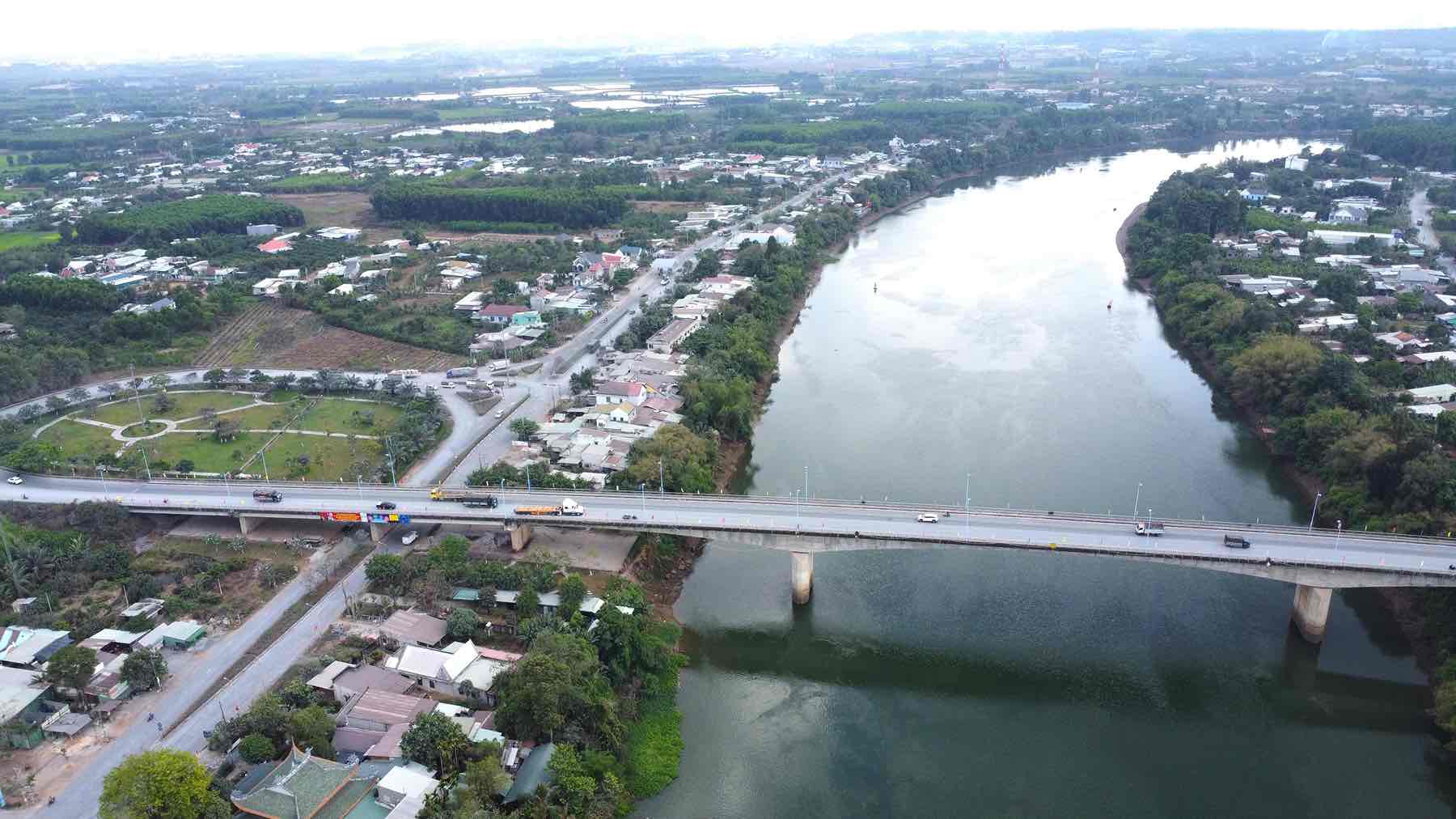 Thu Bien Bridge at Ring Road 4 project in Ho Chi Minh City. Photo: HAC