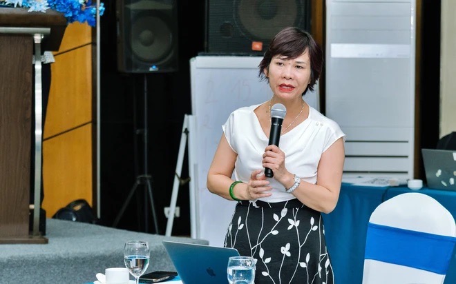 Chuyên gia chia sẻ thông tin nghiên cứu mới về thuốc lá điện tử. Ảnh: Tuệ Minh