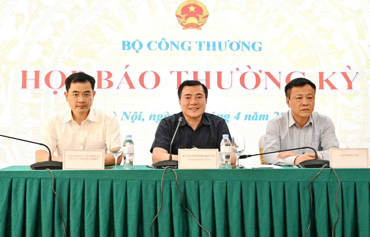 4月9日午後、商工省は2026年第1四半期の定期記者会見を開催し、グエン・シン・ニャット・タン商工次官が記者会見を主宰しました。写真:商工省