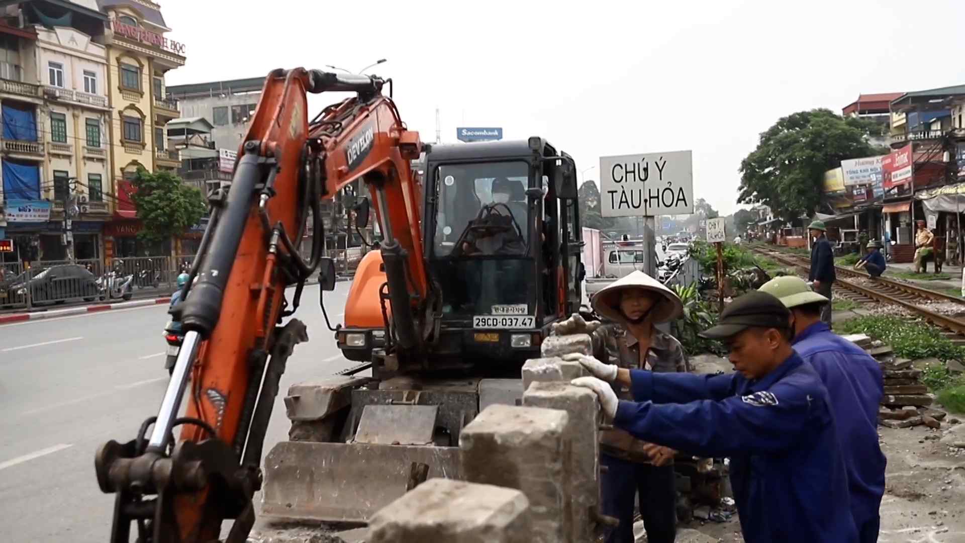 Volviendo al lugar donde cada hogar solía "poseer" un paso a través del ferrocarril en Hanoi