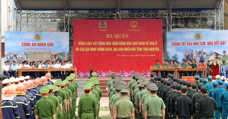 Launching the construction of houses to support mountainous people. Photo: Thai Nguyen GOP