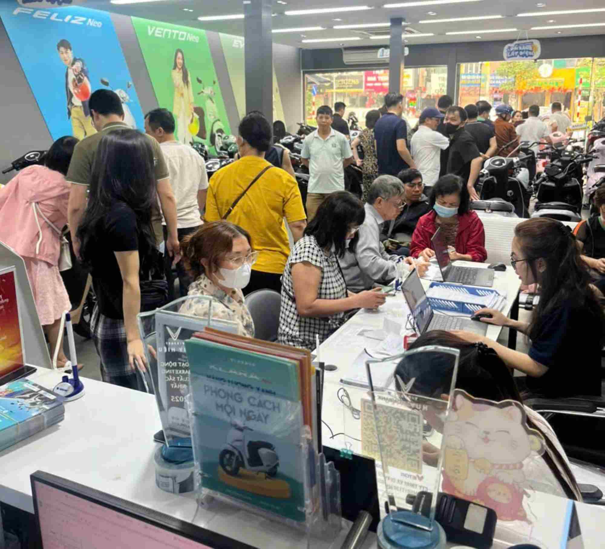 People come to buy electric motorbikes at electric vehicle dealership stores. Photo: Duc Van