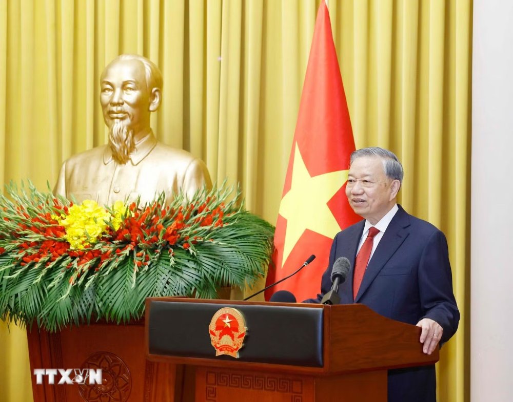 トー・ラム書記長兼国家主席は、いかなる圧力も裁判活動を支配させないよう求めました。写真:TTXVN