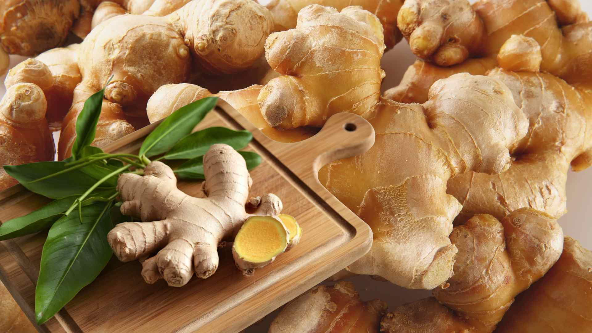 Ginger tea is considered an ideal choice because it contains natural anti-inflammatory compounds, which help reduce joint pain. Graphic photo: Huong Son
