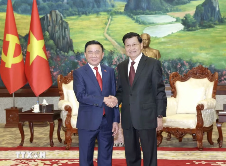 Politburo member, Standing Secretary of the Secretariat of the Central Committee of the Communist Party of Vietnam Tran Cam Tu meets with General Secretary, President of Laos Thongloun Sisoulith. Photo: VNA
