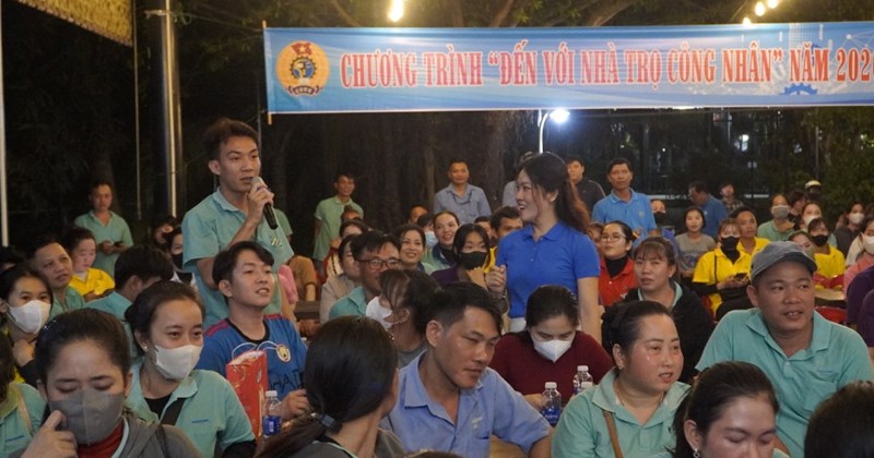 An Giang: Công nhân giao lưu, nhận quà tại nhà trọ