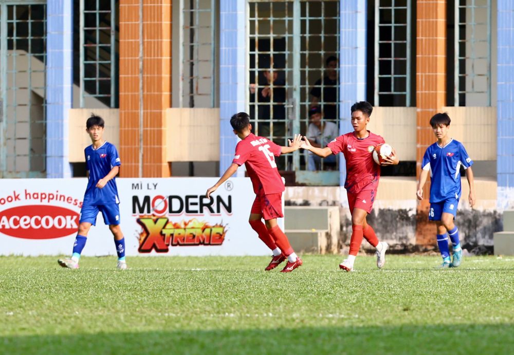 L'équipe U15 de Tây Ninh se qualifie pour les demi-finales du championnat national U15 - Coupe Modern 2026. Photo: VFF