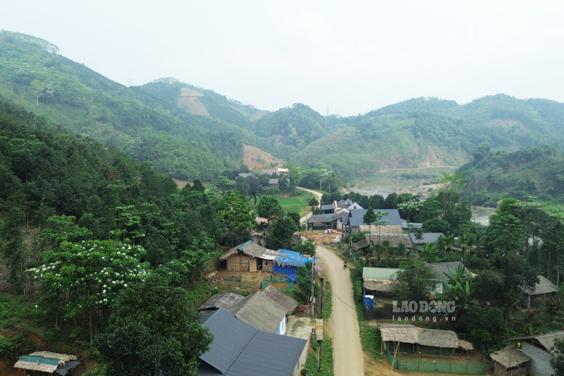 Synchronous investment in transport infrastructure helps people travel more conveniently. Photo: Dinh Dai