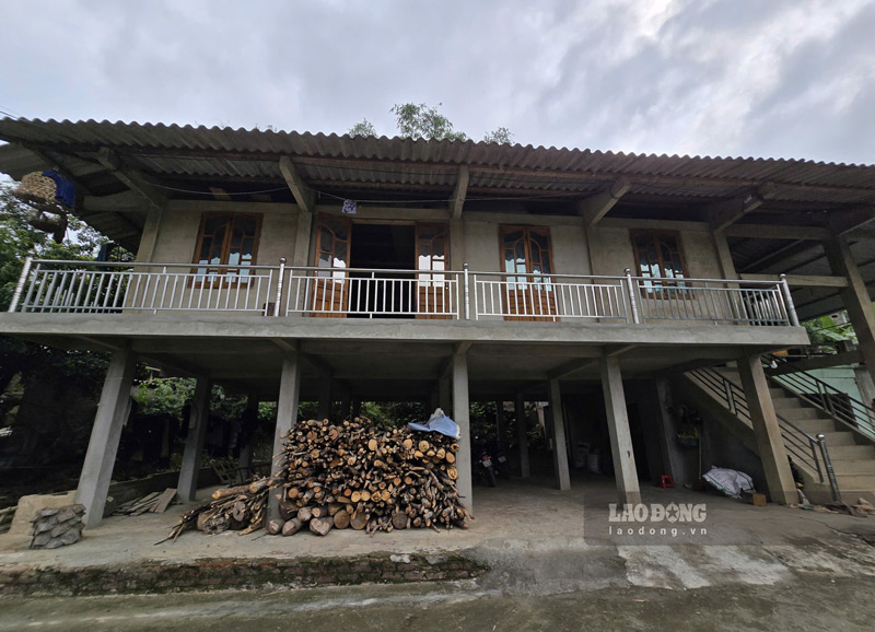 Ngôi nhà được các con cùng nhau xây lại cho vợ chồng ông Khiên bà Ương. Ảnh: Tân Văn