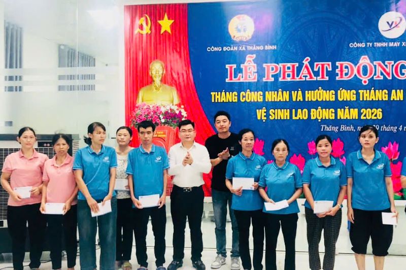 Thang Binh Commune Trade Union has coordinated with Van Loi Import-Export Garment Co., Ltd. to organize the launching ceremony of Workers' Month and respond to the Action Month on Occupational Safety and Health in 2026. Photo: Thanh Hoa Trade Union