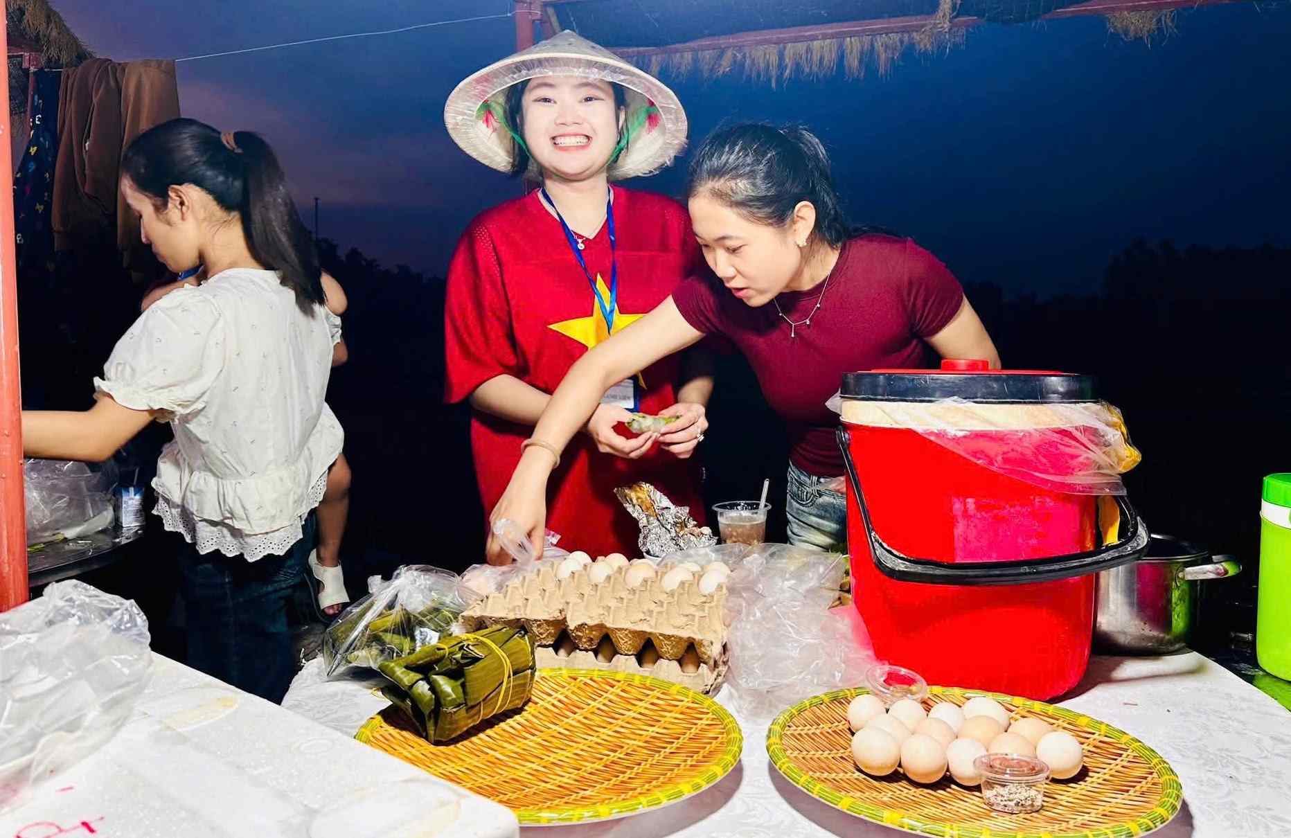 Nhiều món ăn dân dã được người dân yêu thích. Ảnh: Xuân Hoanh