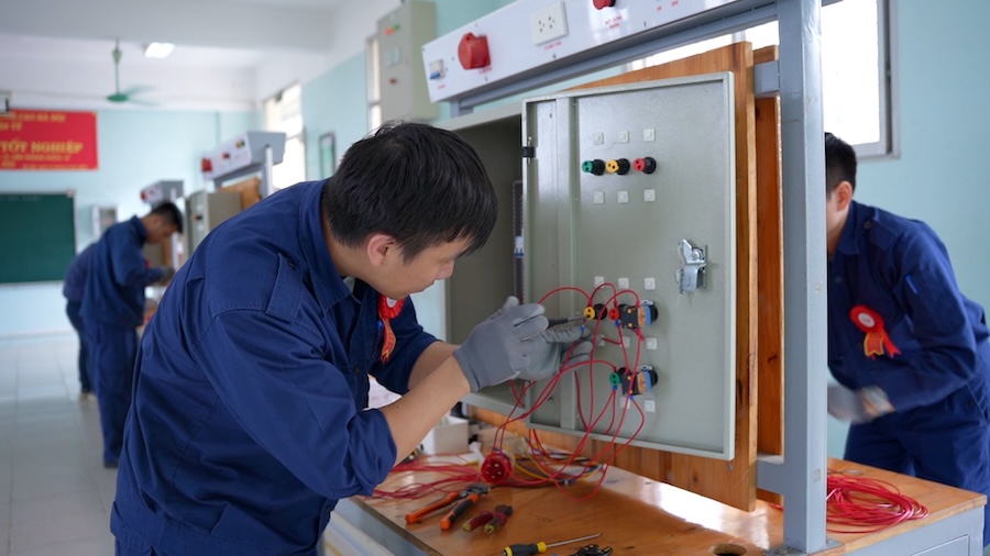 Điện công nghiệp là ngành nghề tiềm năng. Ảnh: Trang Trang