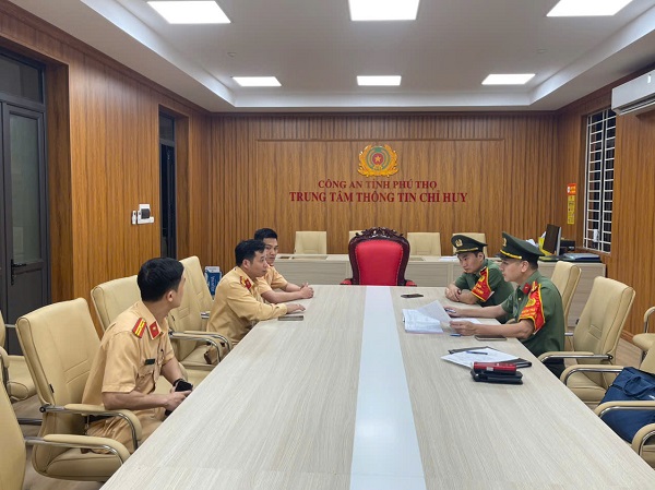 Provincial Police check the regulations. Photo: Phu Tho Provincial Police