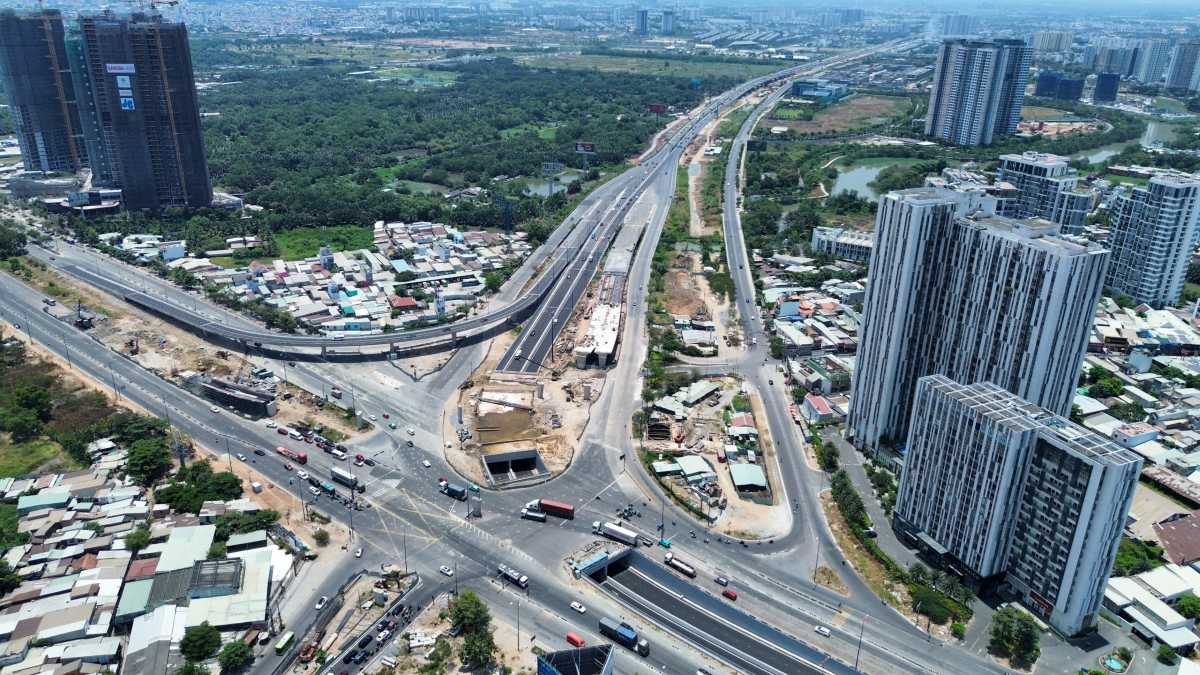 Giao thông tại nút giao An Phú thông thoáng ngày 1.5. Ảnh: Anh Tú