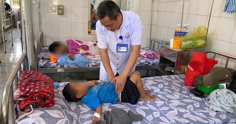 Quảng Trị: Số ca ngộ độc thực phẩm tăng, tạm dừng tiệm bánh mì
