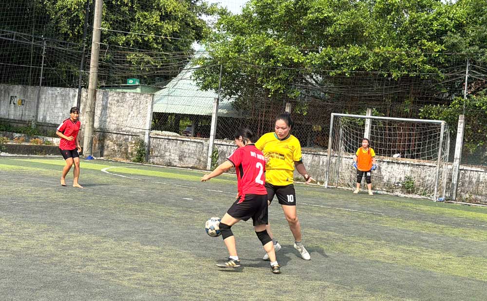 Le syndicat de la commune de Thăng An organise un tournoi de football féminin en réponse au Mois des travailleurs 2026. Photo: Syndicat de Thăng An