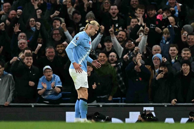 Man City wins important victory against Brentford. Photo: AFP