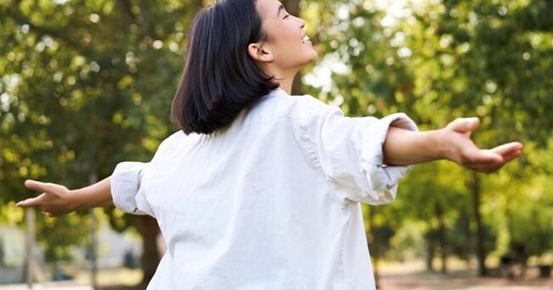 Phụ nữ "dậy thì lần hai" tuổi 30 do thay đổi hormone