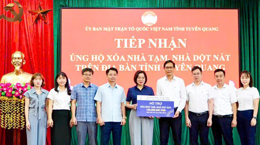 MTTQ là cơ quan đầu mối tiếp nhận các nguồn lực xã hội, giúp người nghèo xóa bỏ nhà tạm, nhà dột nát. Ảnh: Minh Thủy.