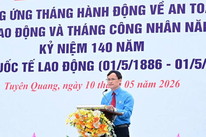 Chủ tịch LĐLĐ tỉnh Tuyên Quang Triệu Tài Phong phát biểu tại lễ phát động. Ảnh: Minh Thủy