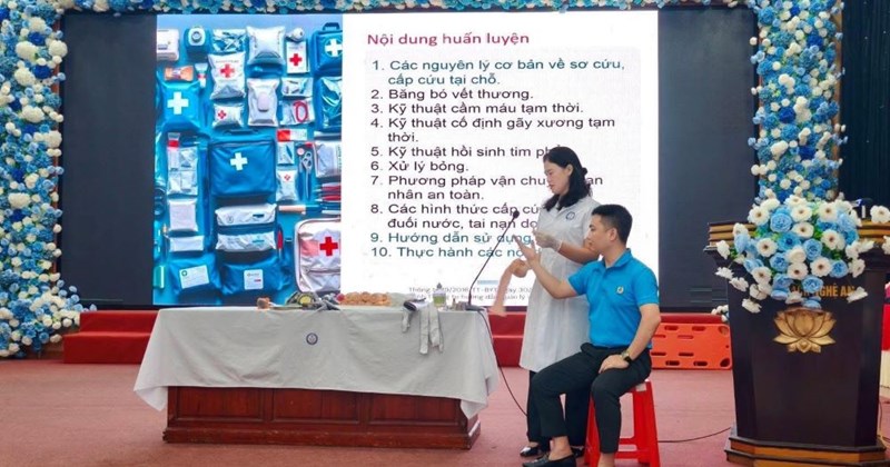 Liên đoàn Lao động Trường Vinh tập huấn kỹ năng sơ cứu tại nơi làm việc