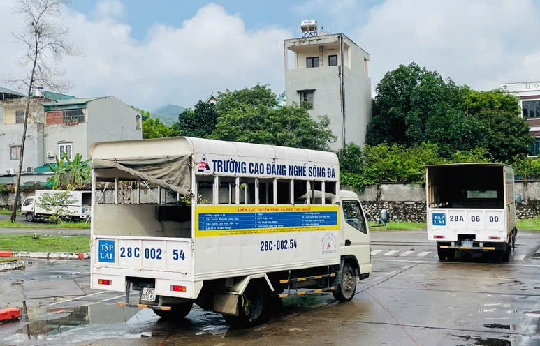 Song Da Vocational College in Phu Tho is allocated 14 cars. Photo: Song Da Vocational College