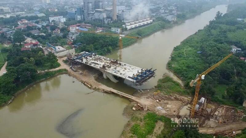 Quang Vinh 1 bridge project construction site. Photo: Viet Bac