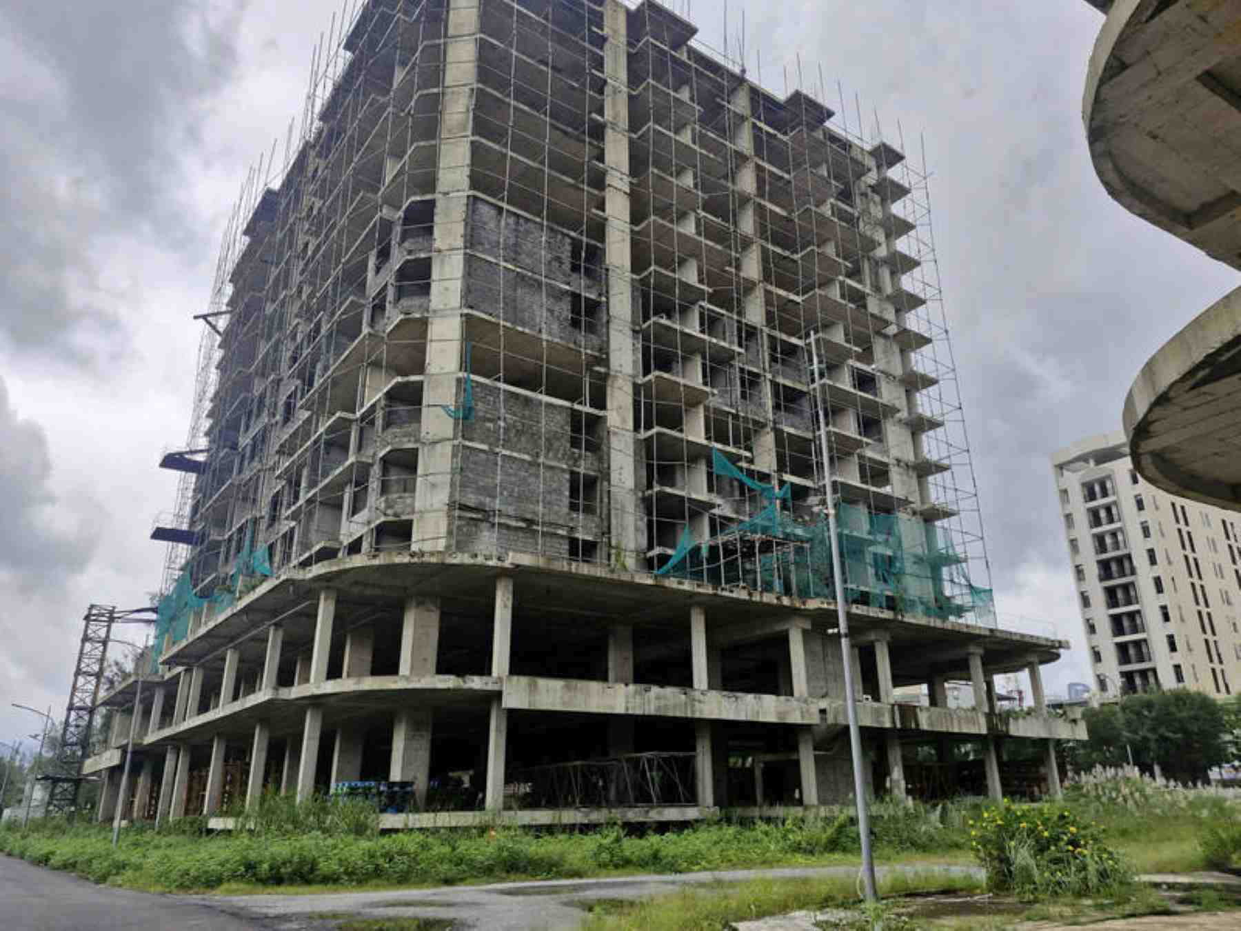 An investment project with non-budget capital in Da Nang is behind schedule and abandoned. Photo: Thu Giang
