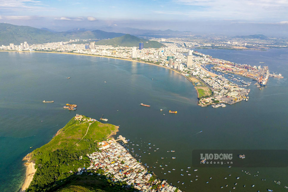 Panorama of Quy Nhon coastal urban area, Gia Lai. Photo: Dung Nhan