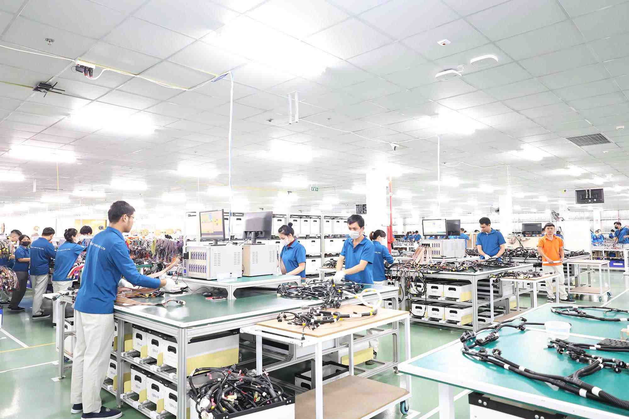 Trong 4 tháng đầu năm 2026, Nghệ An thu hút hơn 2,2 tỉ USD vốn đầu tư trực tiếp nước ngoài (FDI), nhiều doanh nghiệp đẩy mạnh hoạt động sản xuất tại các khu công nghiệp trên địa bàn. Ảnh: Kim Oanh 