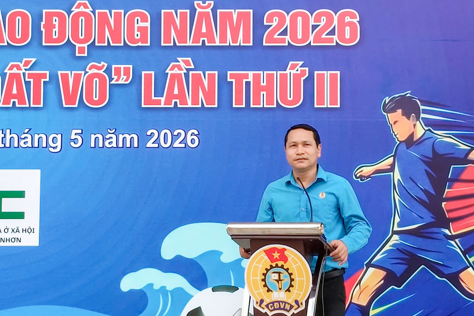 Chủ tịch LĐLĐ tỉnh Gia Lai Hà Duy Trung khai mạc giải đấu. Ảnh: Huy Trang
