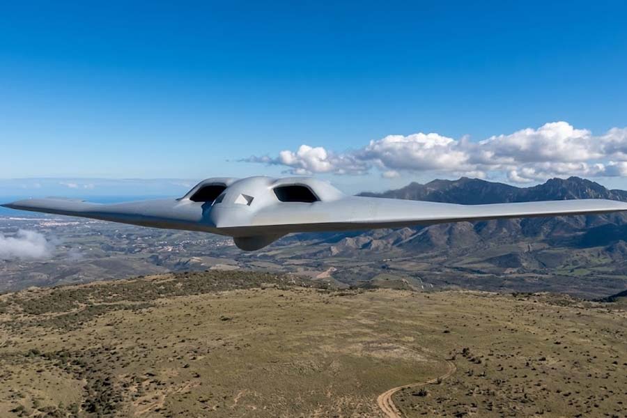 XRQ-73 drone is flying in mid-air. Graphics: Cat Tien