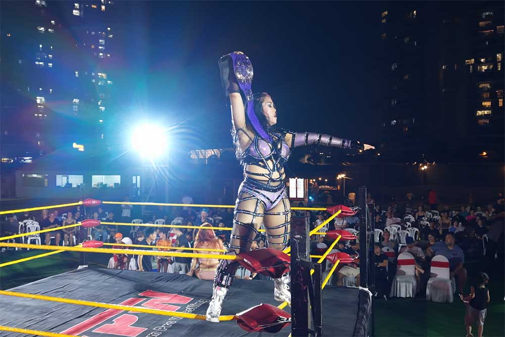 Vietnamese-born female wrestler Viva Van successfully defends the women's championship belt at the Saigon Slam Jam 2026 event held in Ho Chi Minh City. Photo: VPW