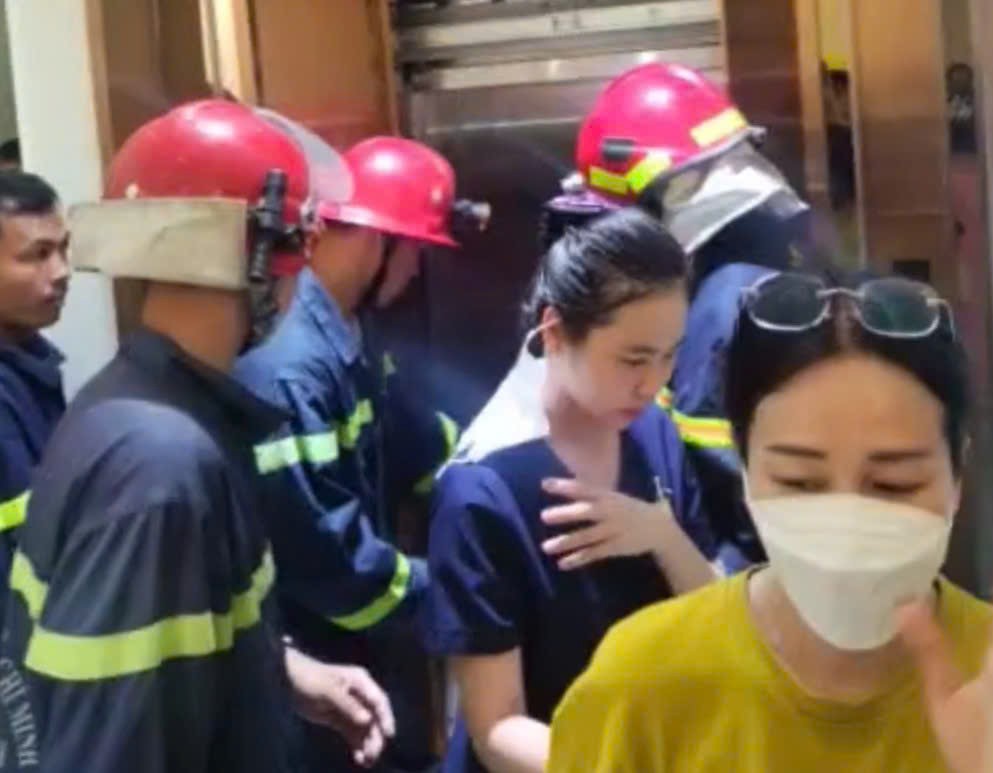 Victims trapped in elevators are safely rescued by functional forces. Photo: Fire and Rescue