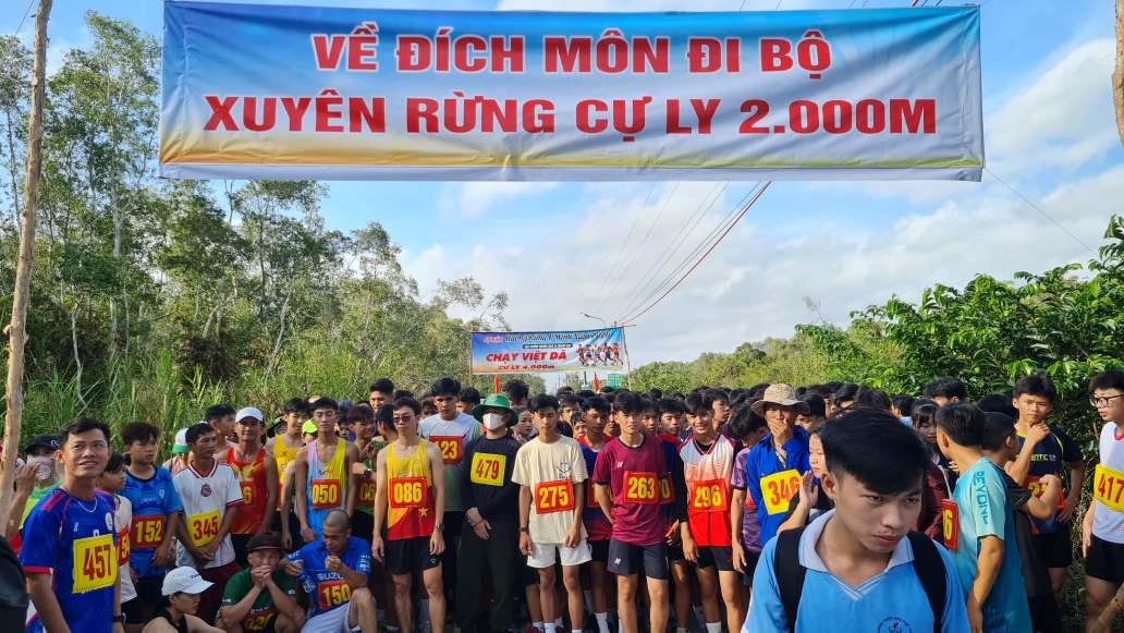 Chạy xuyên rừng U Minh Hạ, Cà Mau. Ảnh: Nhật Hồ.