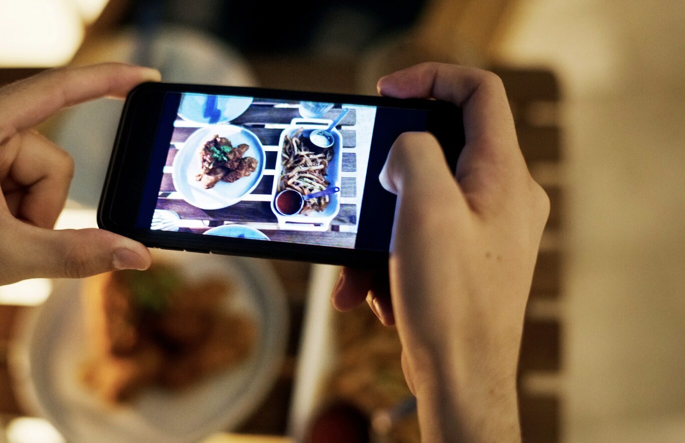Many people feel uncomfortable with sunlight or light from phone screens. Photo: Thuy Duong