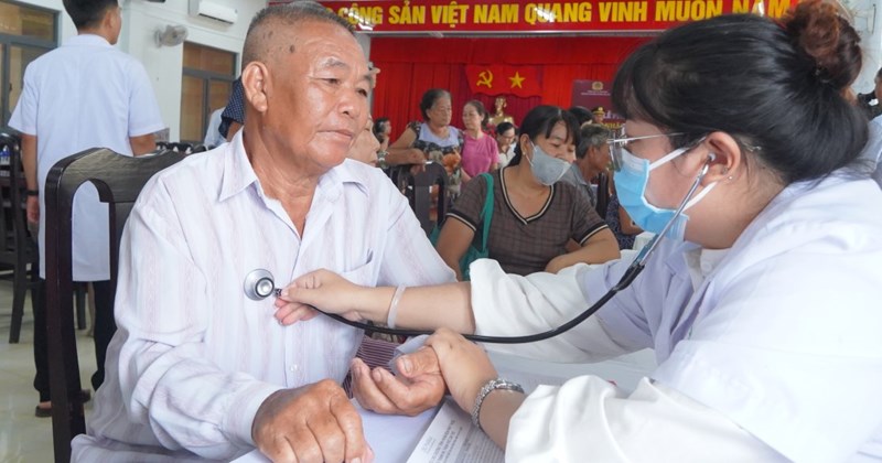 Cần Thơ: Người dân vùng ven được khám bệnh, phát thuốc miễn phí