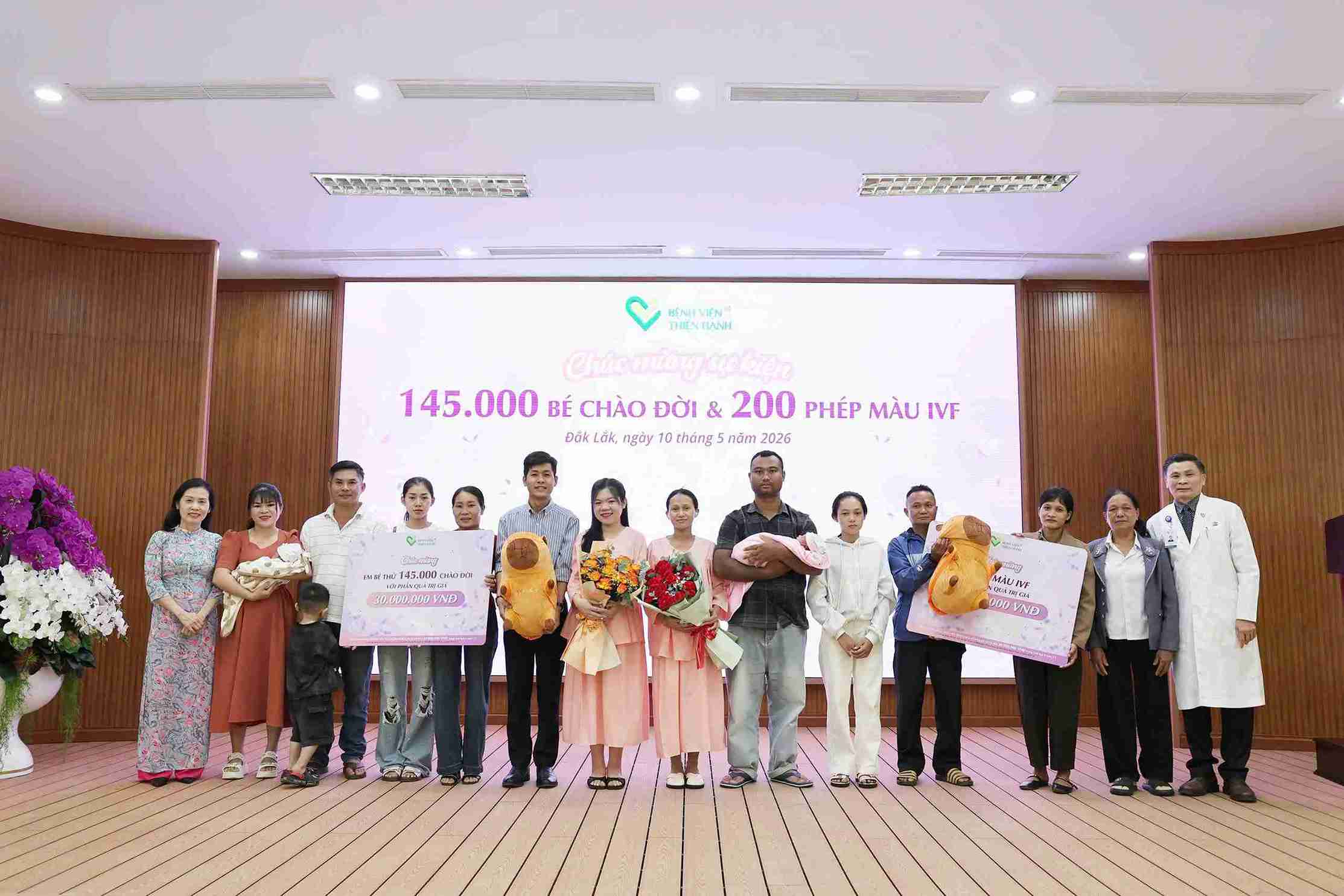 Thien Hanh General Hospital (Dak Lak province) welcomes the milestone of 145,000 babies born at the hospital and 200 babies born successfully by in vitro fertilization. Photo: Bao Trung