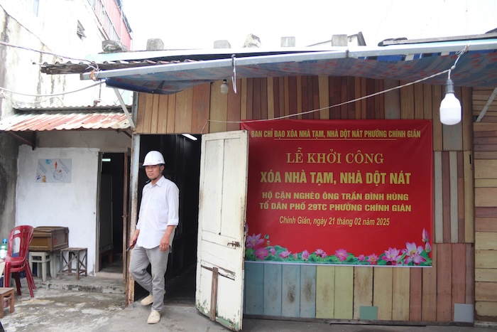 The program started to eliminate temporary and dilapidated houses to help Mr. Tran Dinh Hung's family have a home to settle down and start a career. Photo: Nguyen Linh