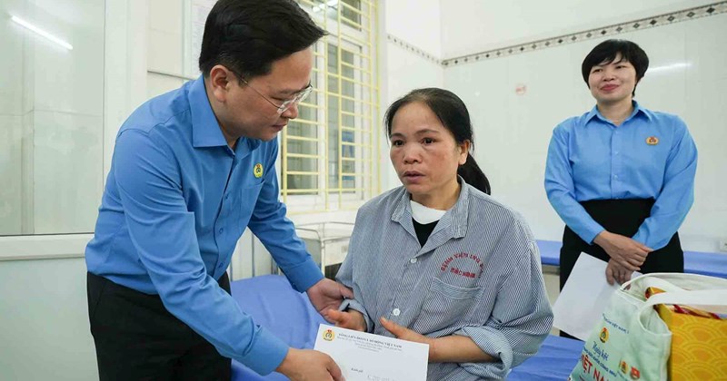 Hỗ trợ nữ công nhân điều trị ung thư
