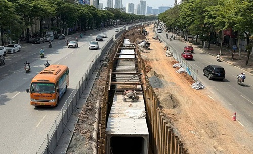 Hanoi accelerates the renovation of To Lich River, reducing flooding before the rainy season. Photo: Hai Le