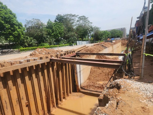 Hà Nội gấp rút hoàn thiện dự án bổ cập nước cho sông Tô Lịch. Ảnh: Minh Hạnh 
