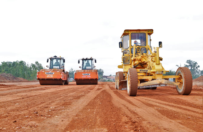 Component projects of the Quy Nhon - Pleiku expressway must have clean ground for contractors to construct. Photo: Thanh Tuan