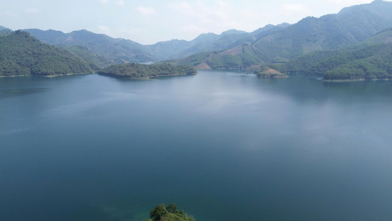Hoa Binh Hydropower Lake has a water level of 106.63 m. Photo: Minh Nguyen